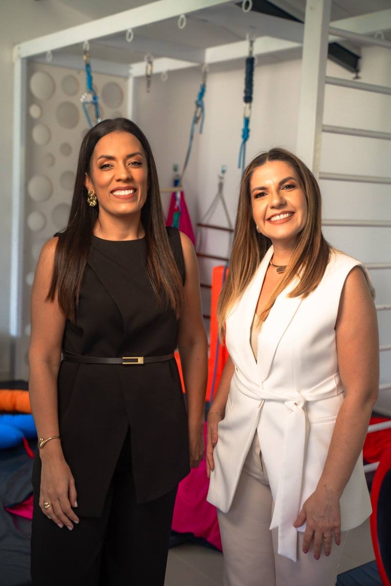 Equipe do Crescer e Aprender na sala de integração sensorial